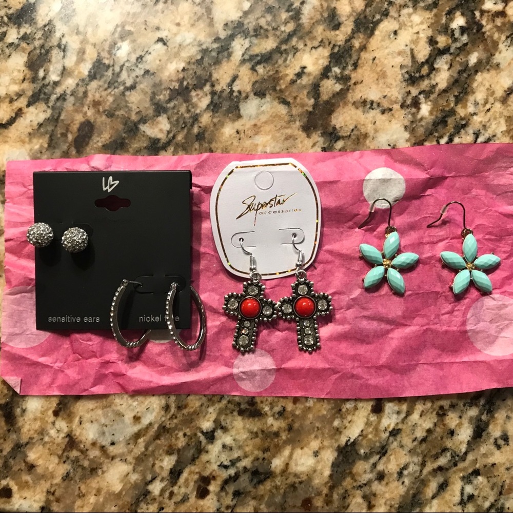 Bundle of earrings
